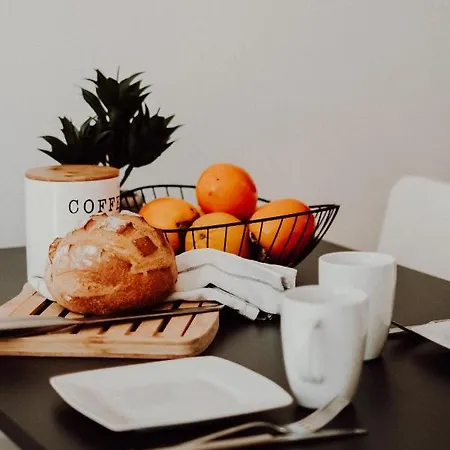 Cosy And Modern Closed To The Lift Apartmán