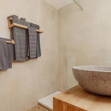 Apartmán Cosy And Modern Closed To The Lift