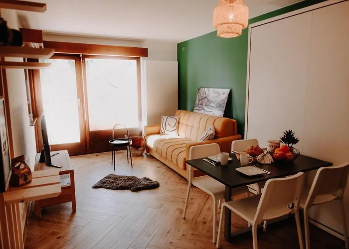 Cosy And Modern Closed To The Lift Apartament