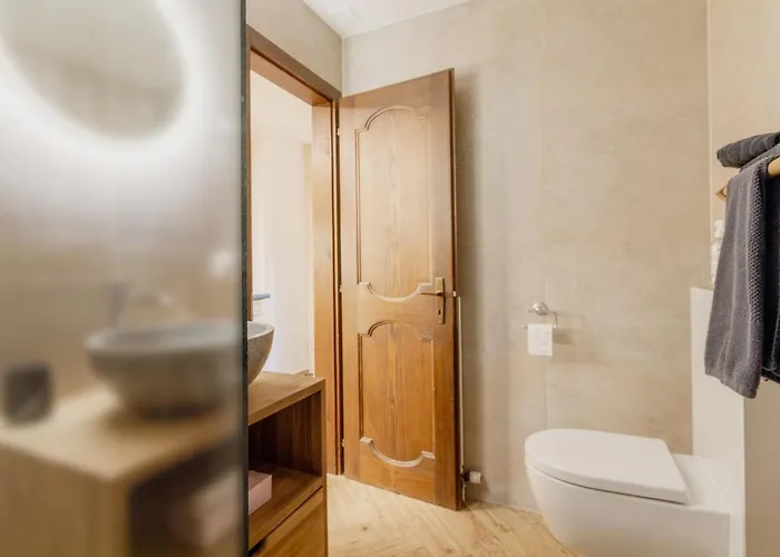 Cosy And Modern Closed To The Lift