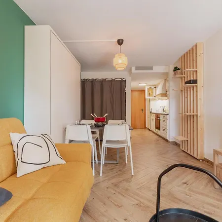 Cosy And Modern Closed To The Lift Apartman *